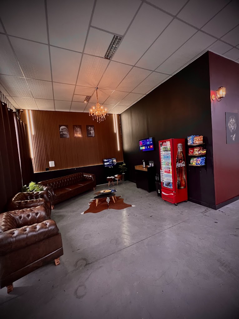 Lounge da Barbearia Porto - Sofás Chesterfield